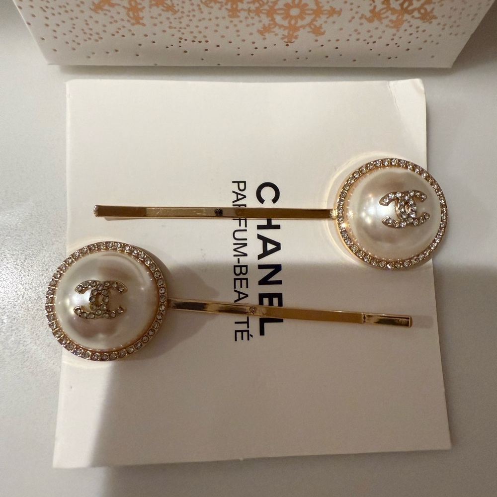 New CHANEL Gold and White Pearl Hair Pins - Picture 6 of 11